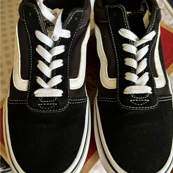 Vans Classic Black and White Low-Tops - Picture 1 of 3